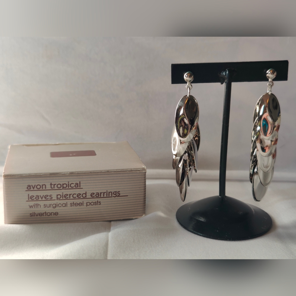 Avon Silvertone Leaf Drop Earrings